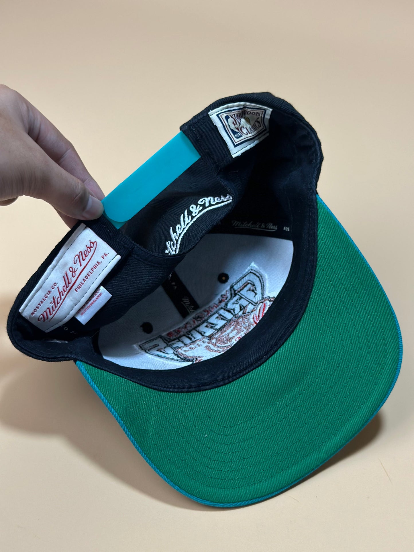 Mitchell & Ness Vancouver Grizzlies Snapback
